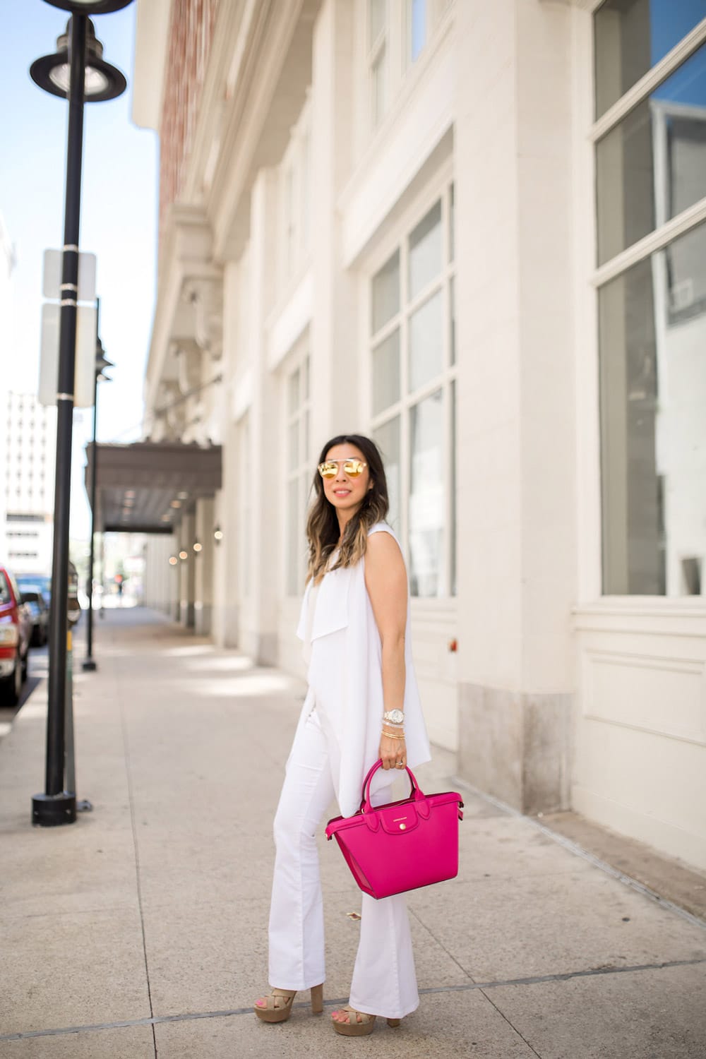 #FitToBe all white outfit with longchamp le pliage pink bag