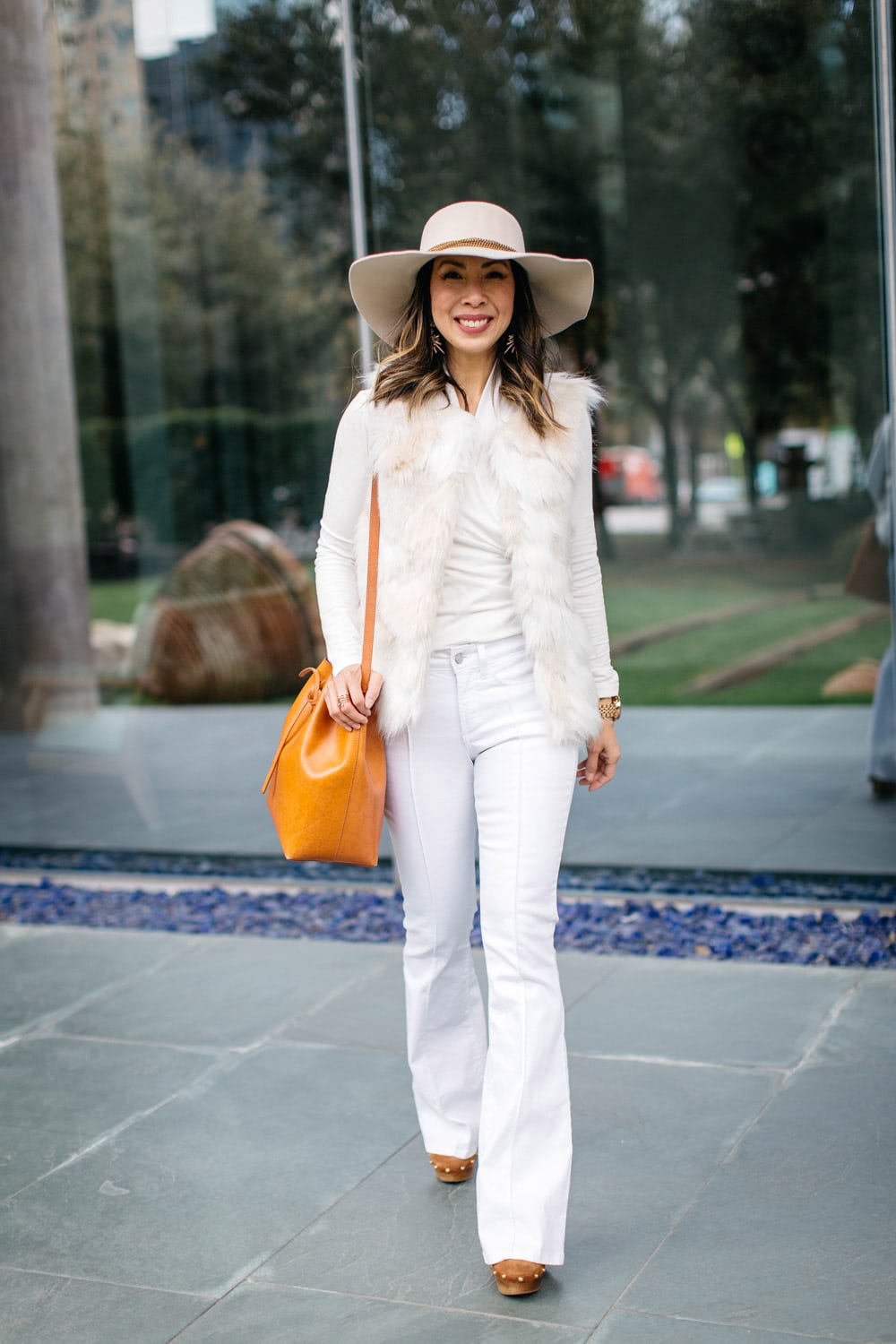 winter white outfit with hat, mansur gavriel bucket bag cammello