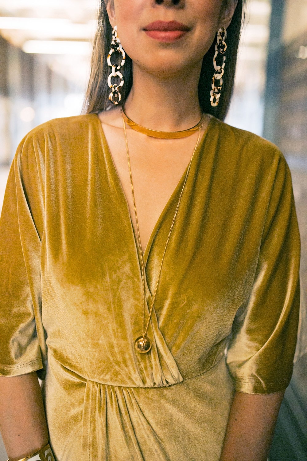 gold velvet dress lele sadoughi windchime earrings choker necklace