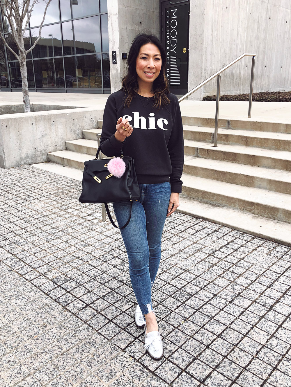 chic sweatshirt casual outfit vionic silver slides