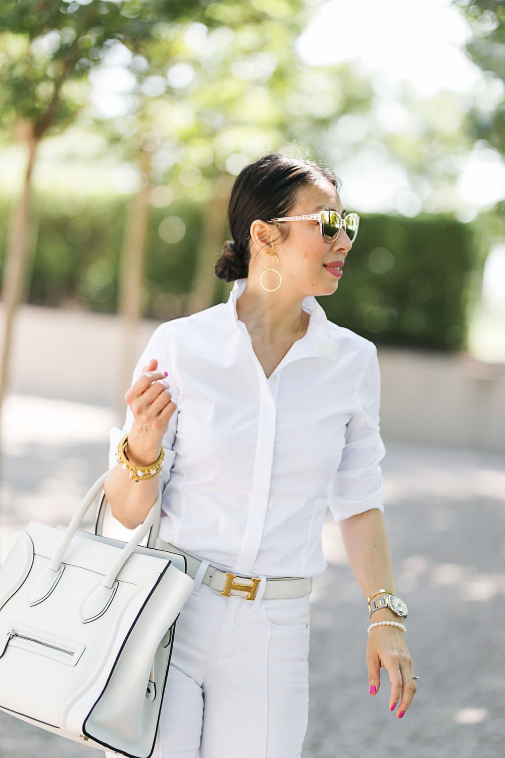 style of sam in all white outfit callidae show top hermes belt