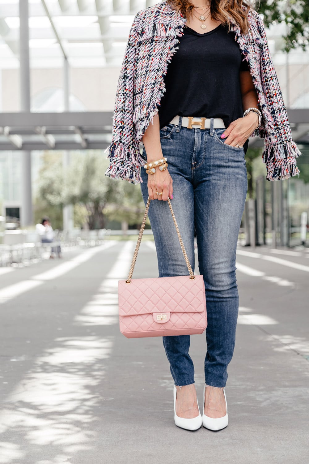 dallas blogger in pink tweed jacket from nordstrom anniversary sale with pink chanel reissue bag