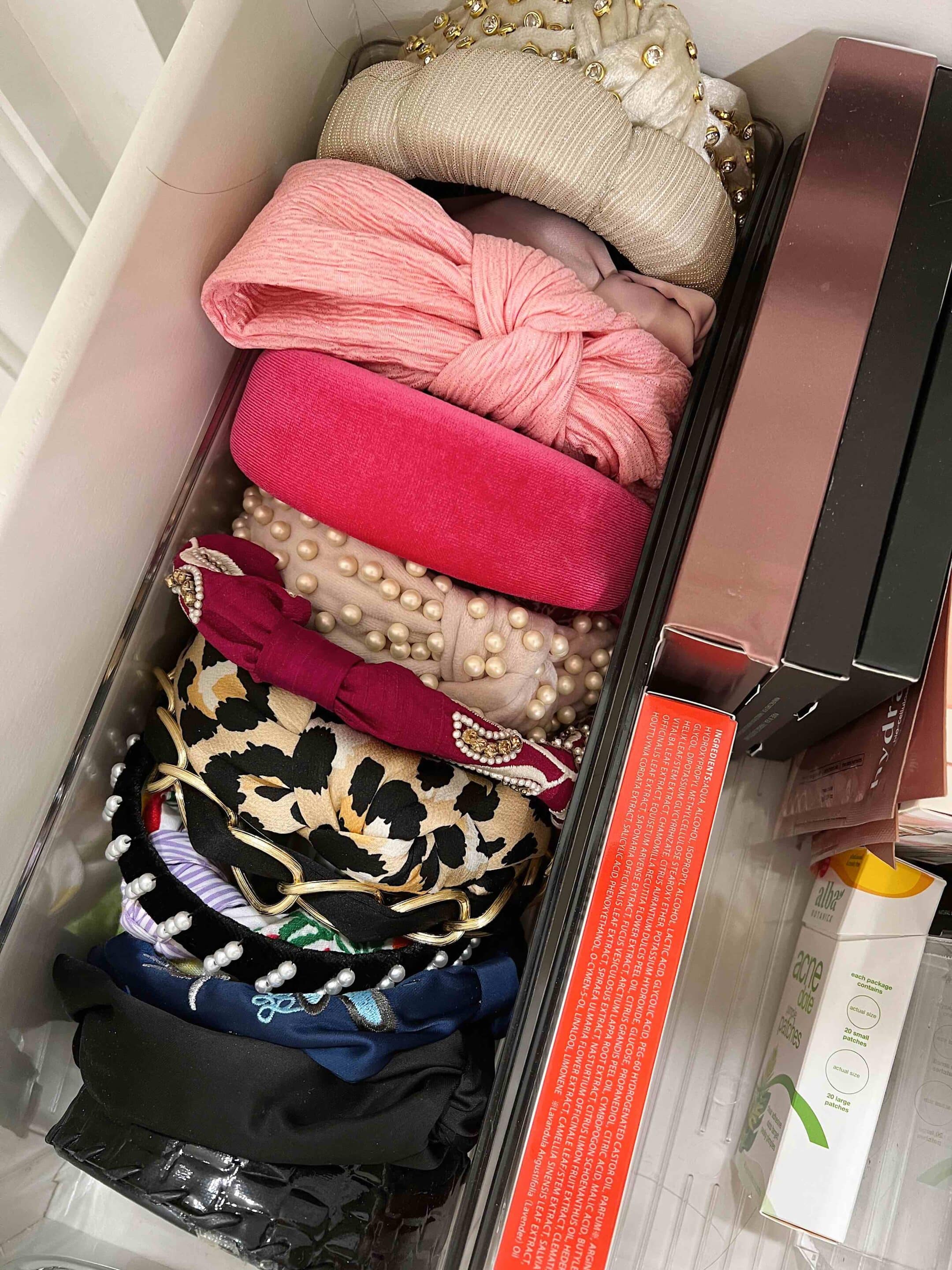Style of Sam Organizing your closet by color like a pro